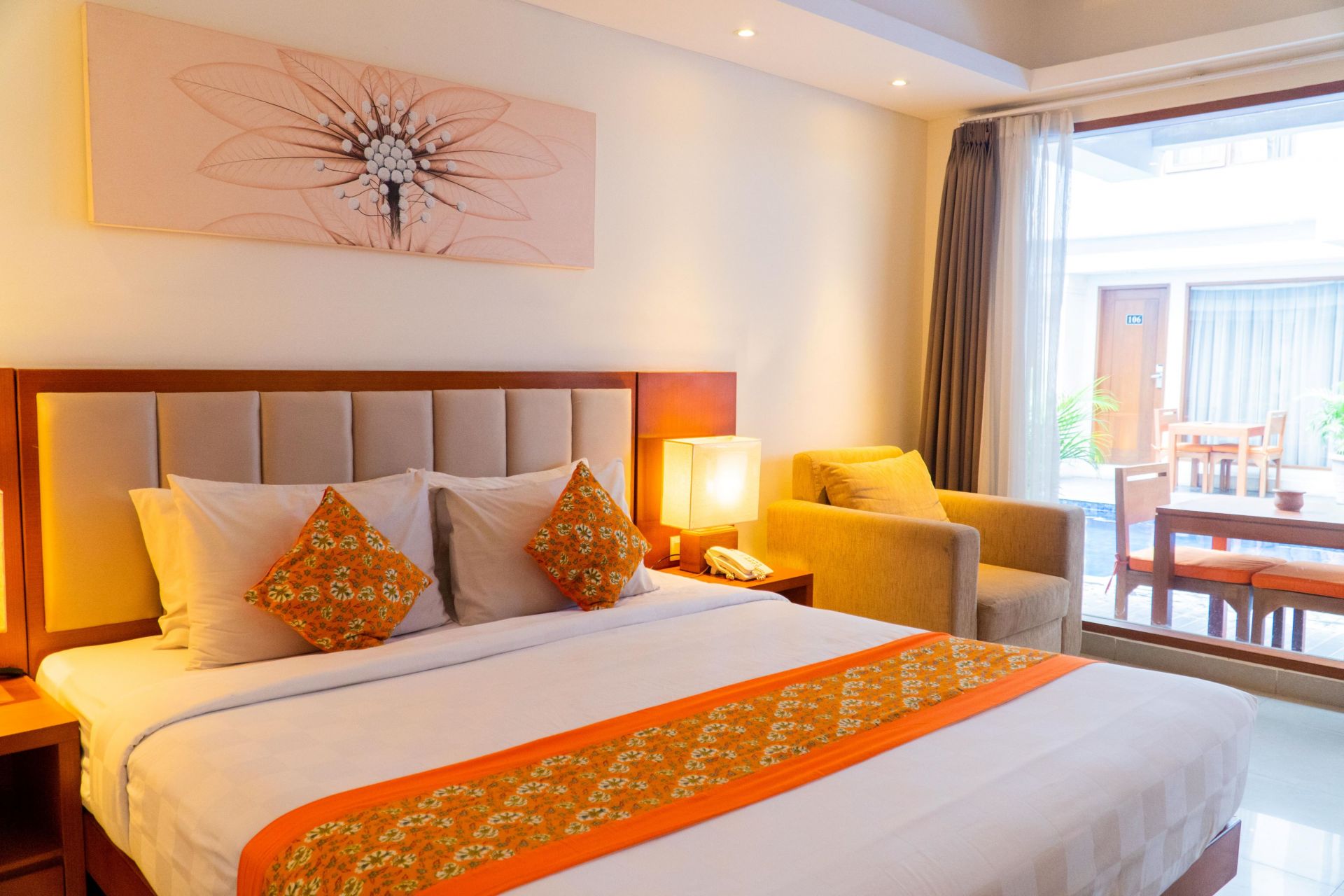 Deluxe Pool Access Room 